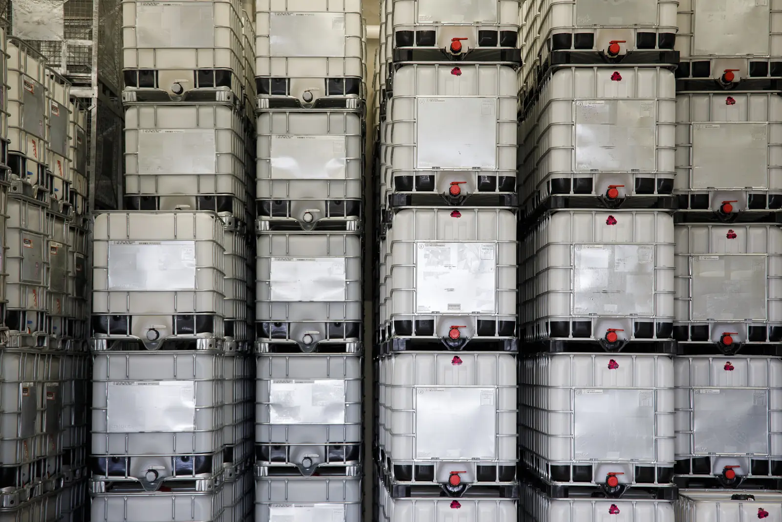 Racked IBCs at the AGent warehouse
